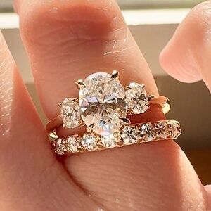oval trilogy 1.5 CT 14k gold engagement ring